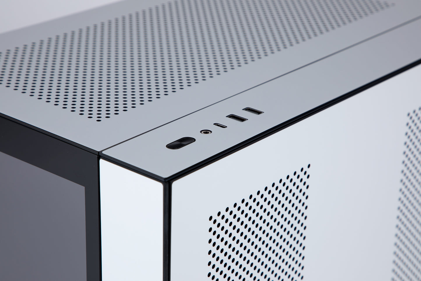 Lian Li O11 Dynamic Skyskin